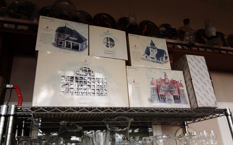 Department 56 Villages New Conditon Open Box