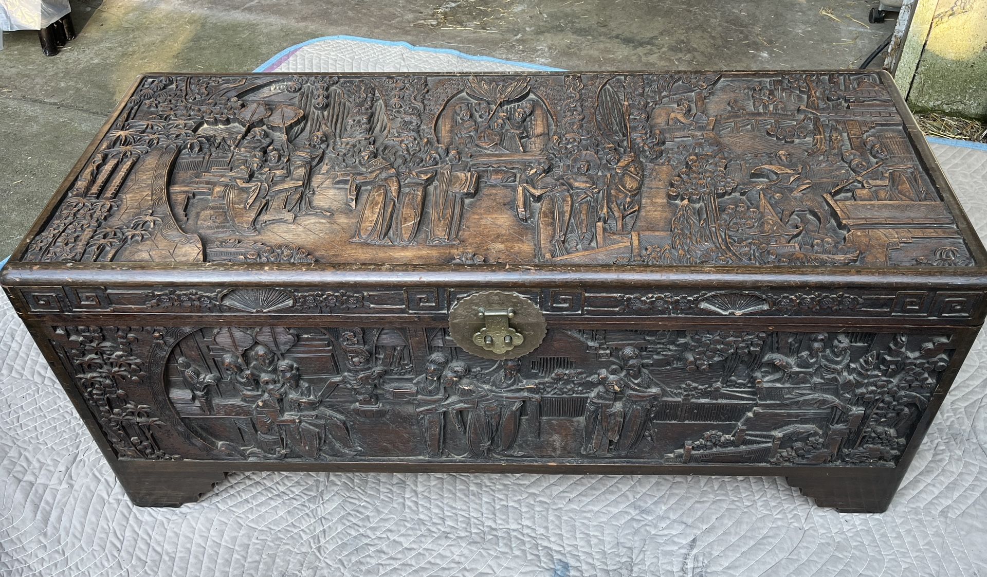 Art D'Orient Shanghai decorative Linen Chest / Trunk