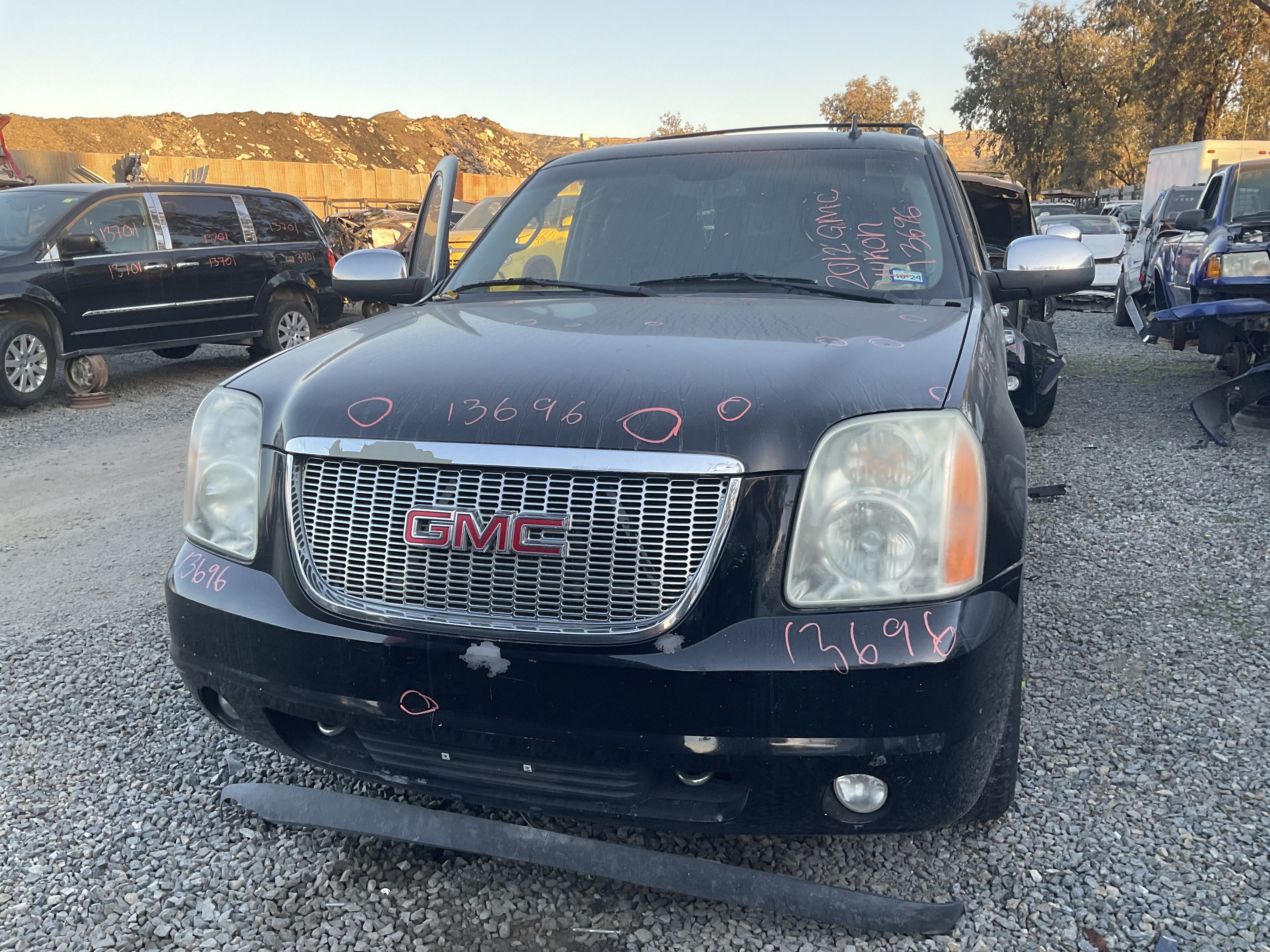 Parts for GMC YUKON 2WD FFV 4D SUV 5.3L SLT 2012 - Stock #13696