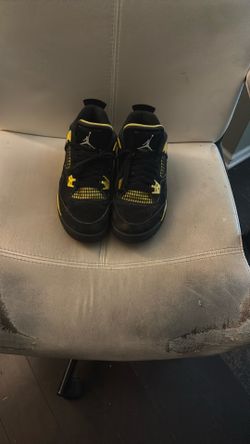 Jordan 4 Thunder