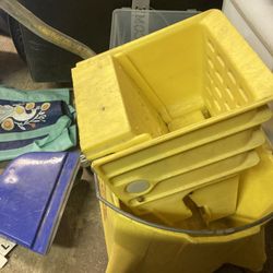 Wringer Bucket