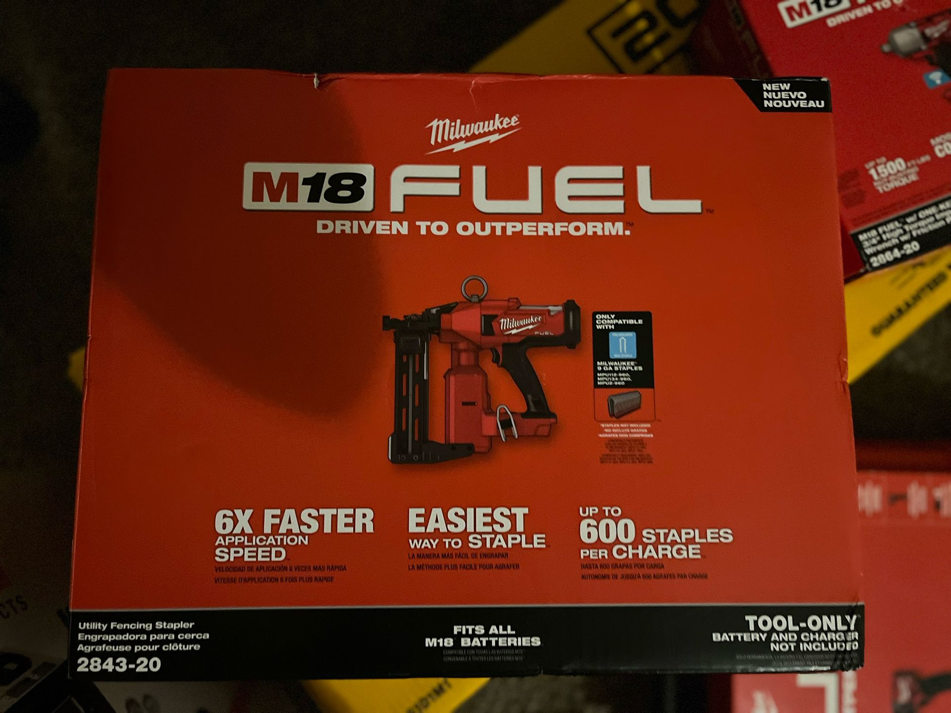 M18 Fuel Utility Fencing Stapler
