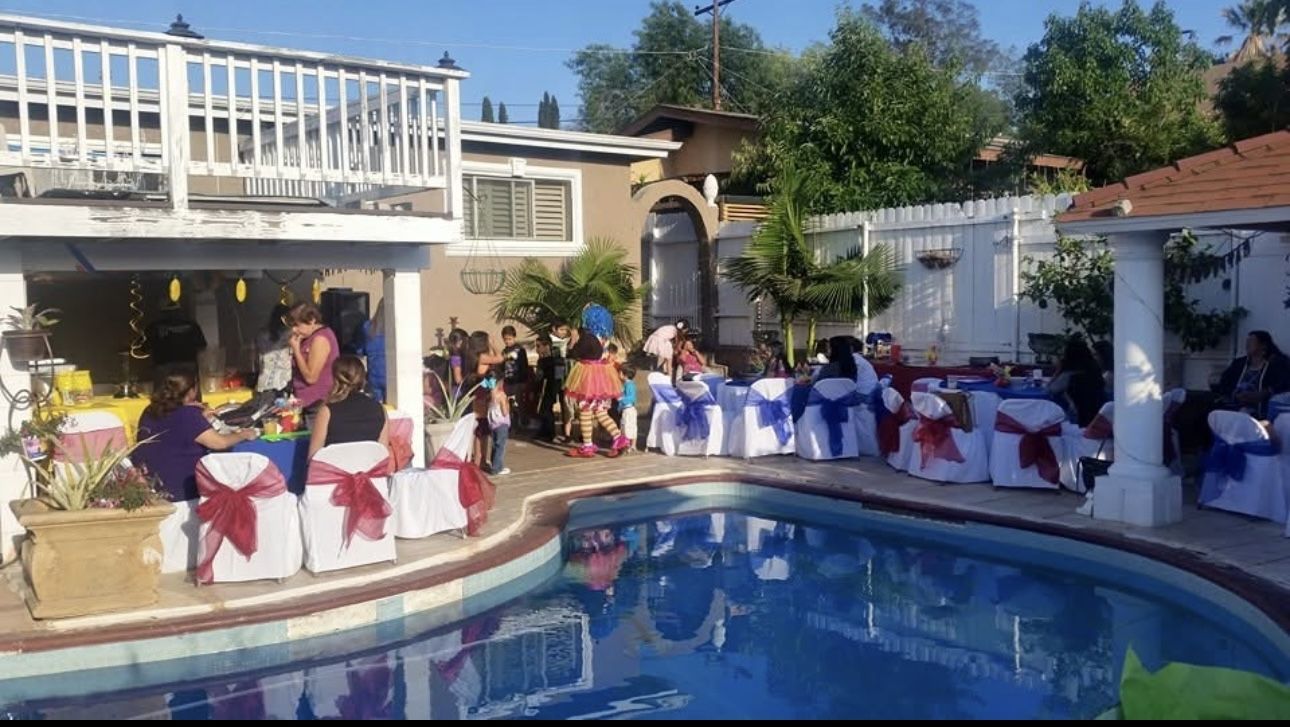 Gran venta. Manteles / Cubrí sillas / Mońos Para Party’s 🎉🎉🎉