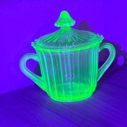 Vintage Jeannette Sierra Pinwheel Uranium Glass Covered Sugar Bowl 1930s