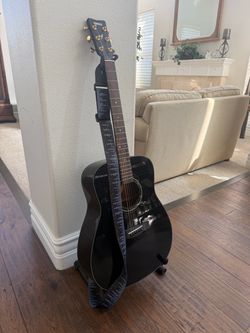 Yamaha F335 with genuine leather guitar strap