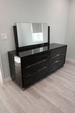Luxury Italian Bedroom Set / Cabinet – Solid High-End Set