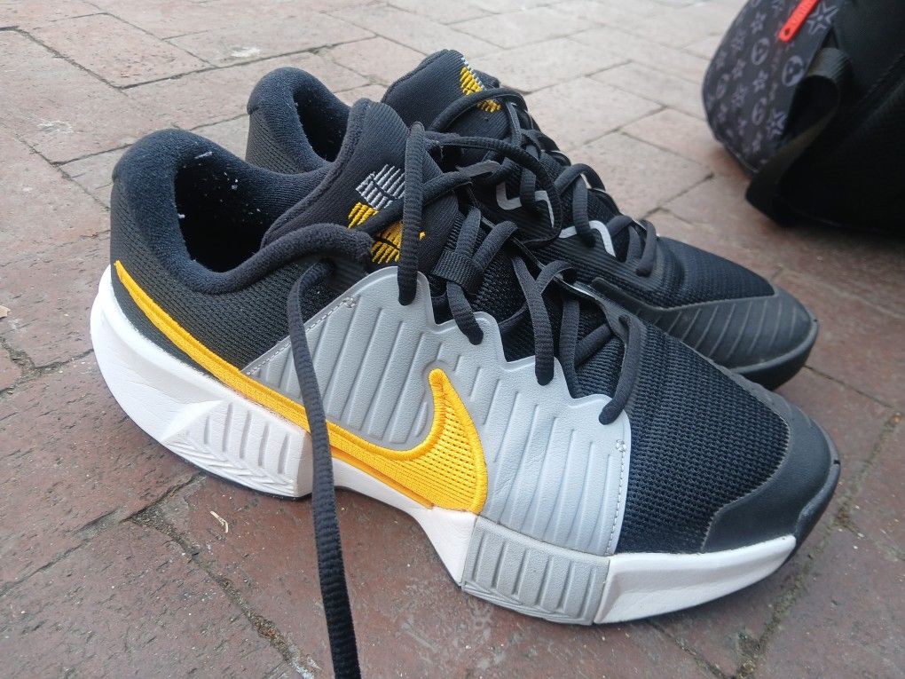 Nike BRAND NEW 8.5 $20