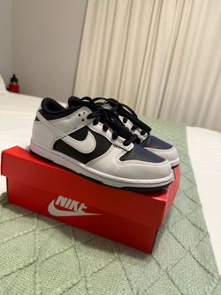 Black and platinum dunks youth size 3