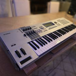 Yamaha Motif ES 6