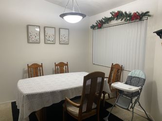Beautiful Family Dinner Table 4 Chairs