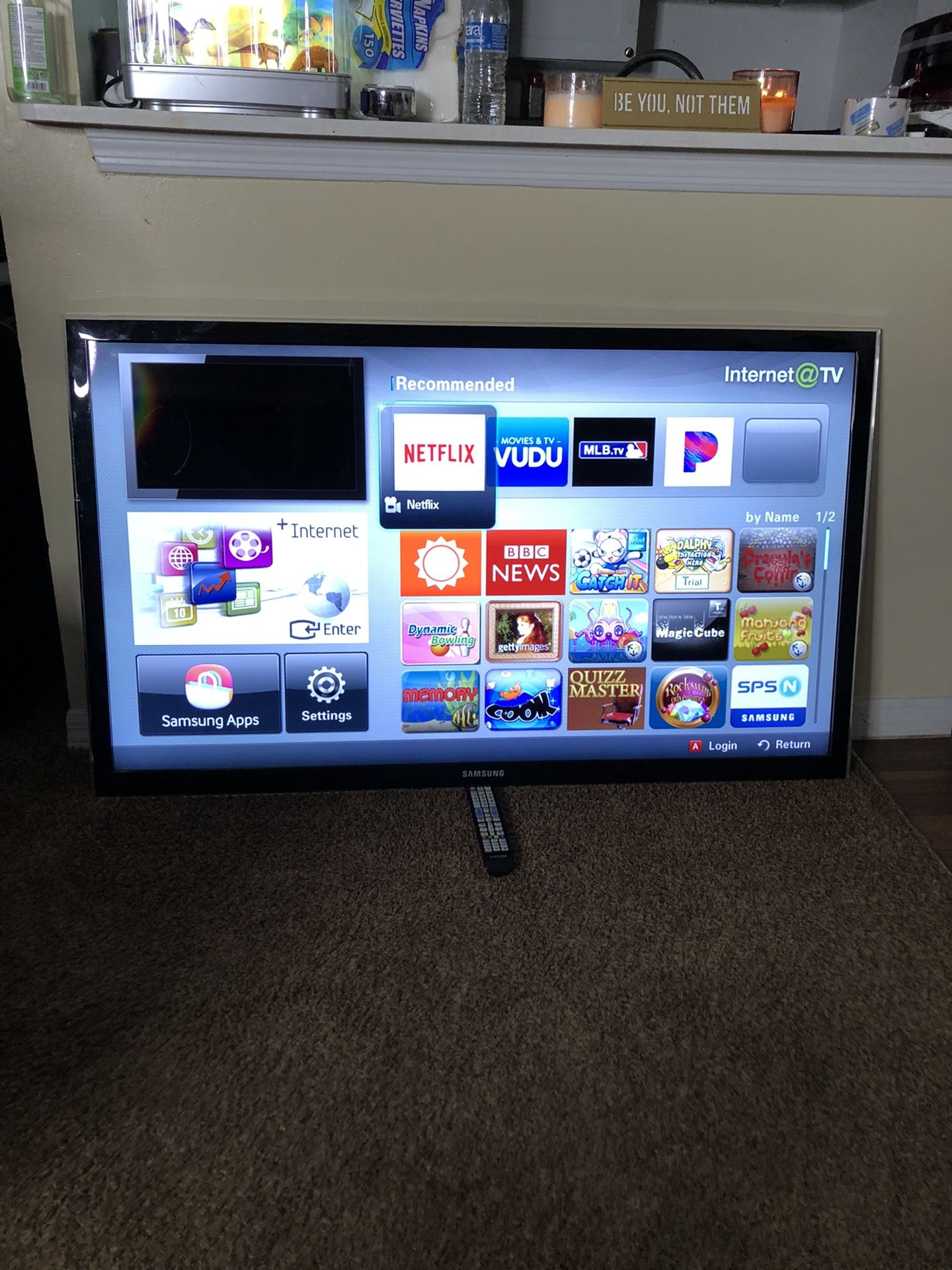 Smart tv Samsung 54 inch’s whit remote model No: UN55C6400RF