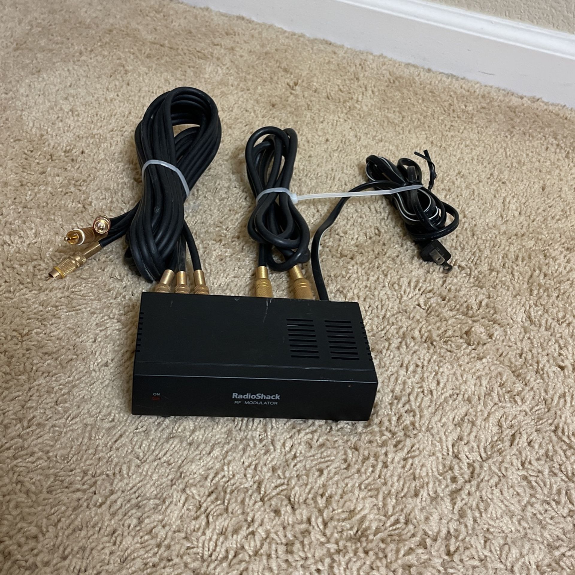 Genuine Radio Shack (15-1214) Video Adapter Component RF Modulator With Cable