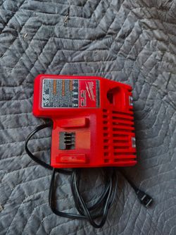 Milwaukee M12 & M18 Multi-Voltage Battery Charger (48-59-1812)