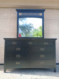 9 drawer dresser w/ mirror