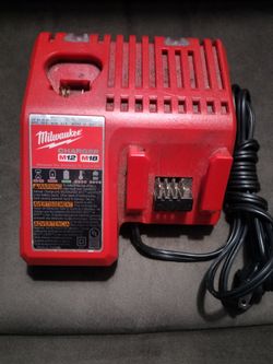 Milwalkee Dual 12V & 18v Like New   25