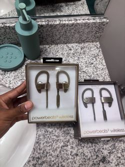 Beats Powerbeats3 Wireless Balmain Edition Earphones