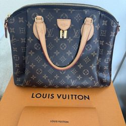 Lightly Used AUTHENTIC LV Crossbody Bag