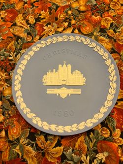 Wedgwood Jasperware 1980 Christmas Collector Plate