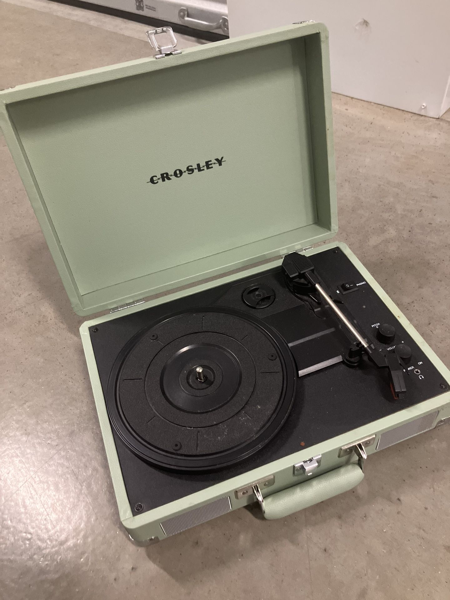 Crosley Voyager 3-Speed Bluetooth Turntable