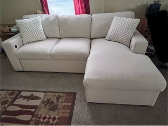 Couch with chaise lounge and pull out section