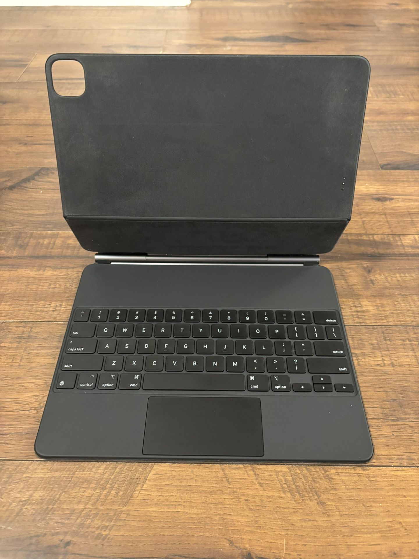 Apple Magic Keyboard For 12.9” 13” iPad Pro NICE!