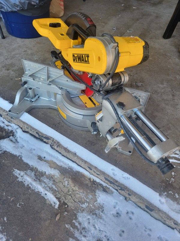 Dewalt Wood Saw