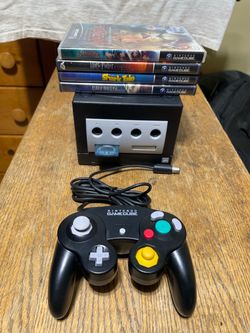 Nintendo GameCube Black Console Bundle w/ Controller, Power & AV Cable,Games