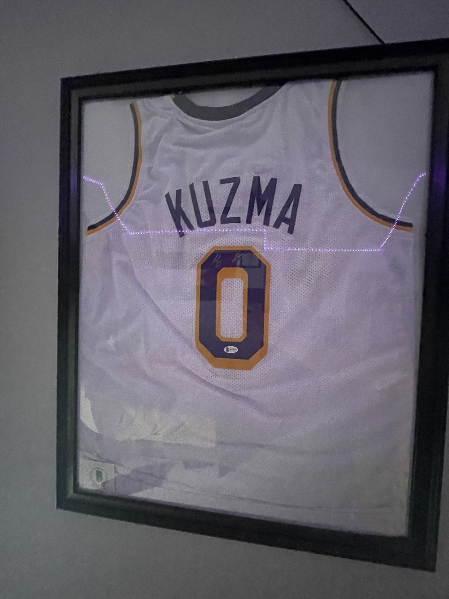 (BRAND NEW) signed Kyle Kuzma lakers away jersey.