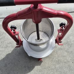 Steel Harvest Fruit and Wine Press, 14-Liter.