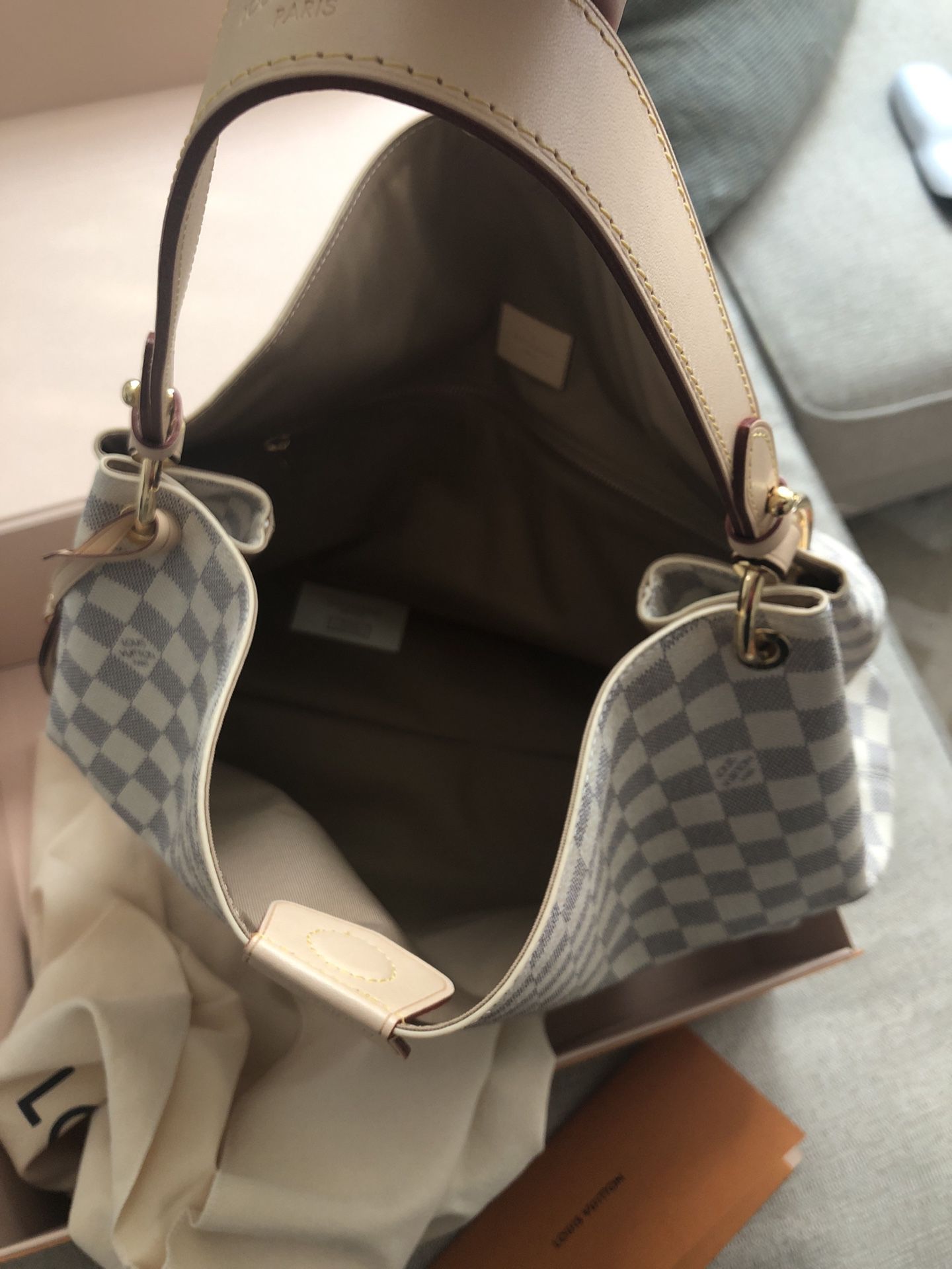 Love My LVoe - Example of graceful mm with crossbody strap