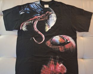 Spiderman t-shirt adult sz medium venom vs Spiderman