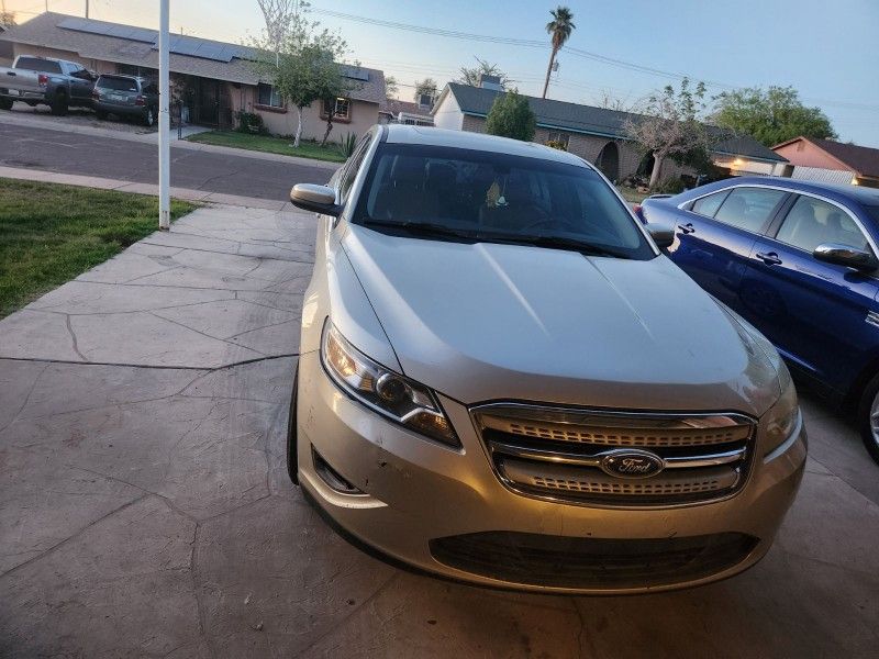 2010 Ford Taurus