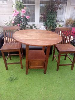 Mesa Con 2 Sillas Redonda Y Flexible De Buena Madera Solo Ocupa Una  Ligada 