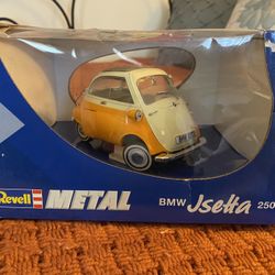 Collectible “Revell” Metal BMW Jsetta 250 (Scale: 1:18)