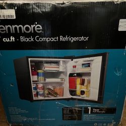Kenmore 1.7 cu-ft Refrigerator - Black: Compact Dorm Fridge, Energy Star, Reversible Door, Adjustable Thermostat