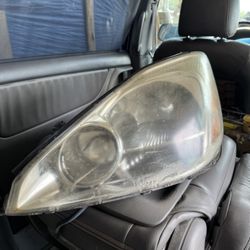 OEM Front Driver and Passenger Side Headlights With Balsters 2005 Toyota Sienna 