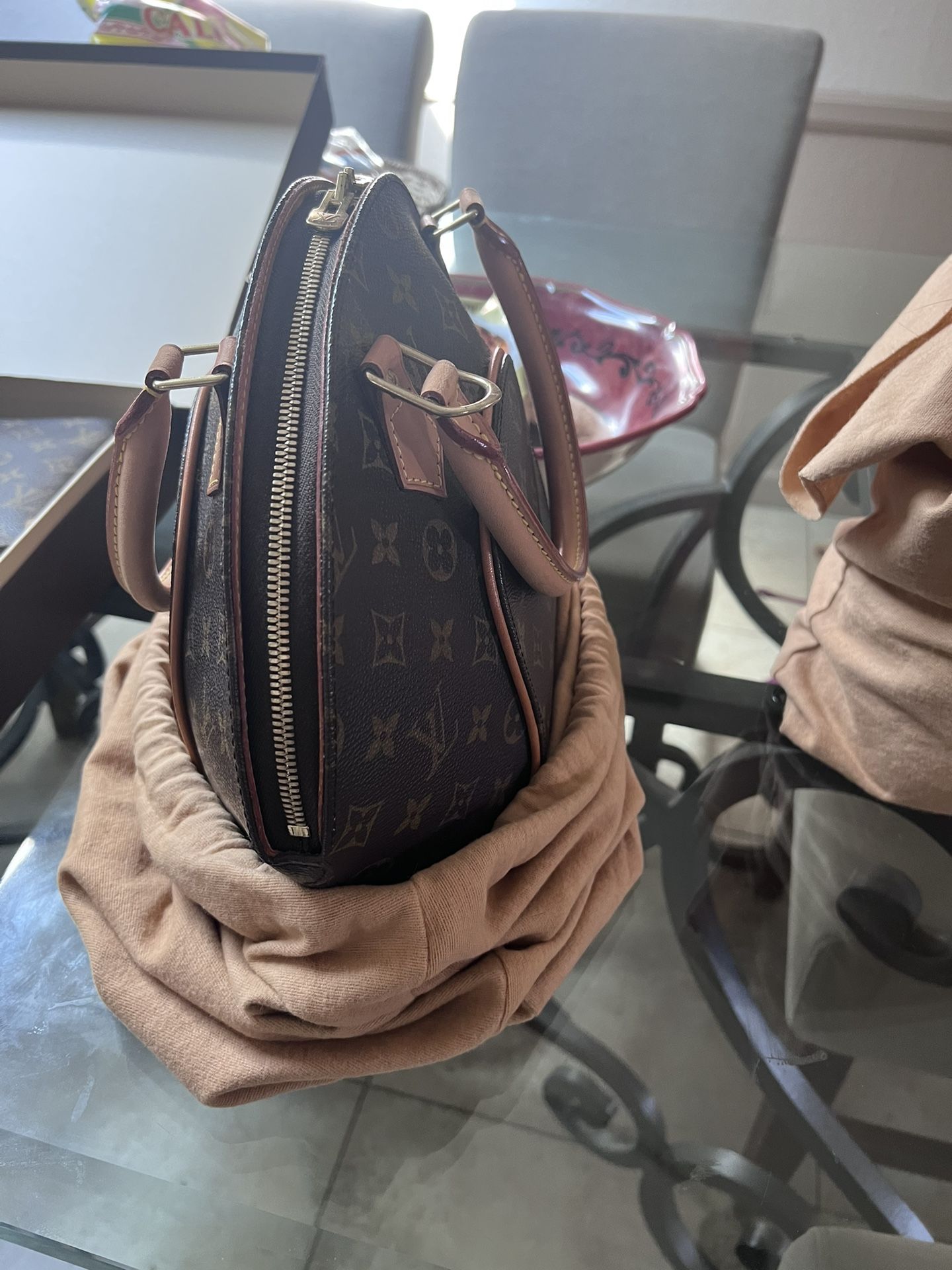 Loui Vuitton Ellipse PM