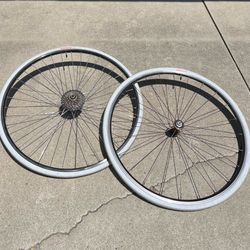 700c Wheelset for Road Bikes / Vintage Bikes 126 Rear 100 Front