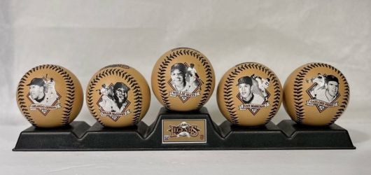 2005 SF Giants Legends Collectors Series Chevron Baseball Set With Stand