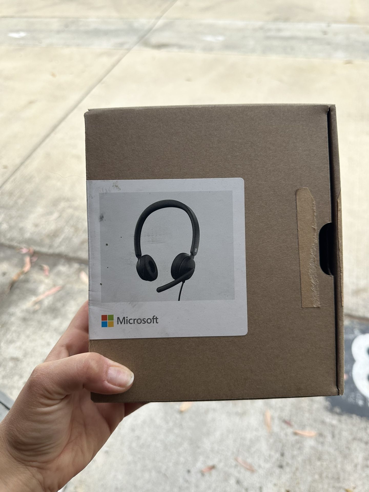 Microsoft Modern Wired Headset,On-Ear Stereo Headphones with Noise-Cancelling Microphone, USB-A Connectivity, In-Line Controls, PC/Mac/Laptop - Certif
