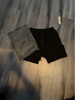 Black essential shorts