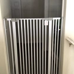 Baby Gate/ Dog Gate