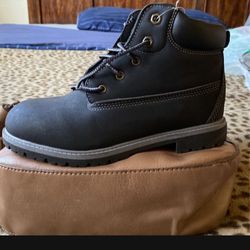 Boys Boots Size 5