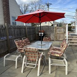 Patio Set ( Only Pillows And Table And Chairs ) 
