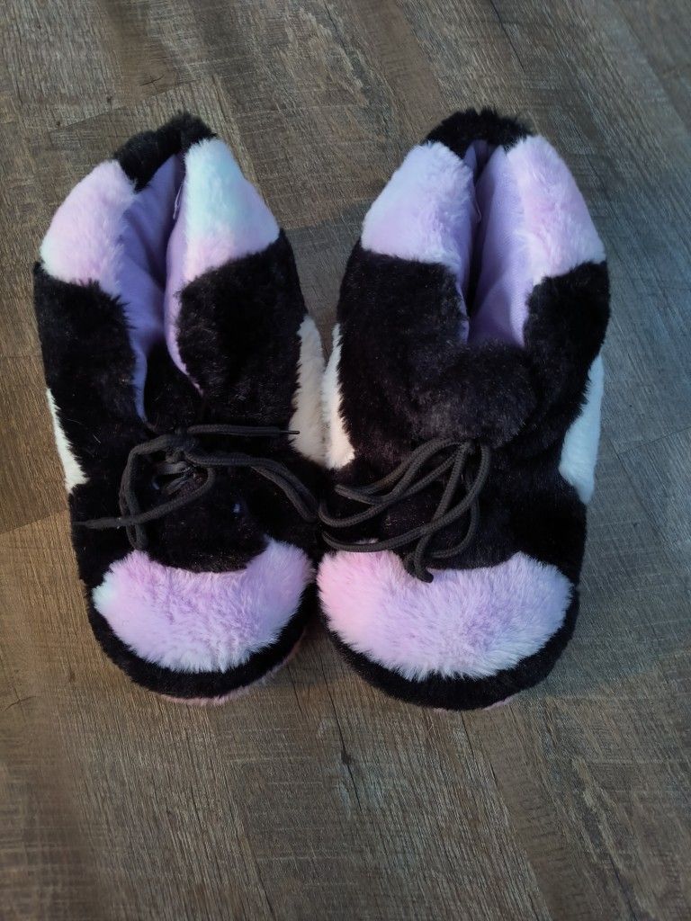 Size M7/8 sneaker slippers