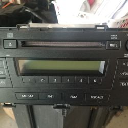 Toyota Prius Radio (Mp3, CD, Dvd, Sat Capable) removed working $40