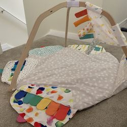 Lovevery Play Gym (includes add-on Sensory Strands)