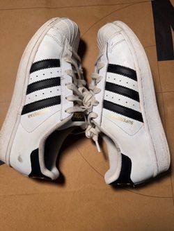 Adidas’s superstar women’s size 5 sneakers