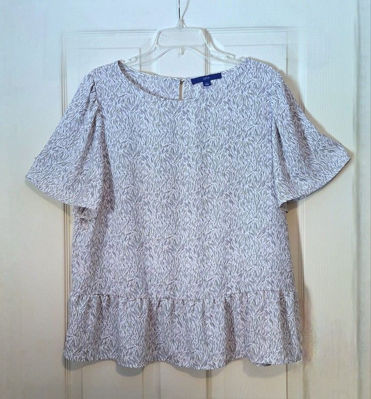 'Apt 9' shirt, black on white, flutter sleeves, bottom hem ruffle, Sz. XL