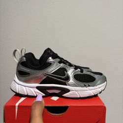 Nike v5 RNR Size 11c 